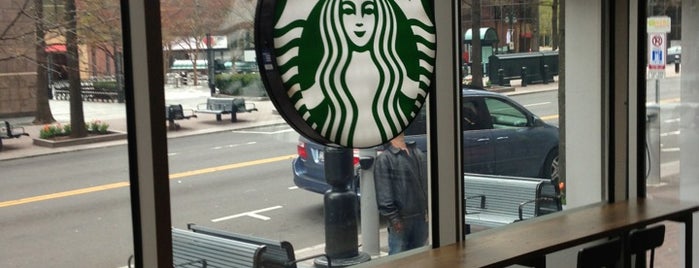 Starbucks is one of สถานที่ที่ Carl ถูกใจ.