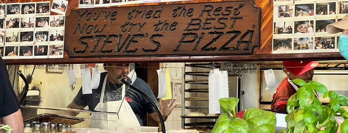 Steve's Pizza is one of Ameer'in Beğendiği Mekanlar.