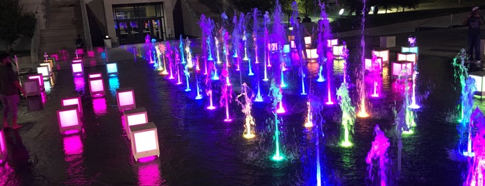 Indiana Bicentennial Fountain is one of Indy Places To Try.