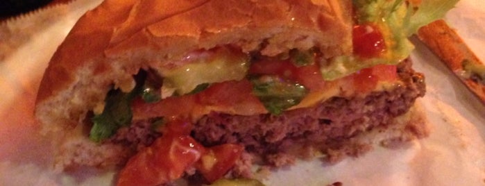 Big Picture Burgers is one of Lugares favoritos de Holly.