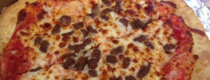 Macon Pizza Company is one of Lugares favoritos de Holly.