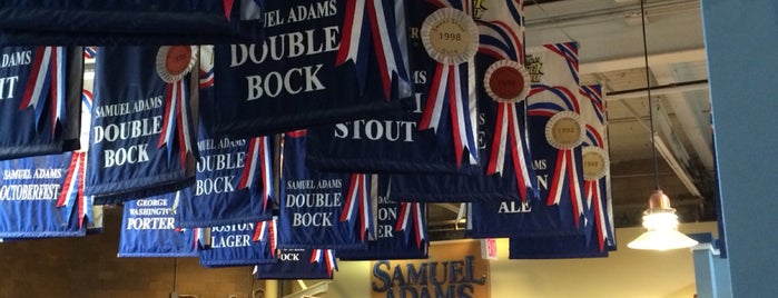 Samuel Adams Brewery is one of Lugares favoritos de Rodrigo.