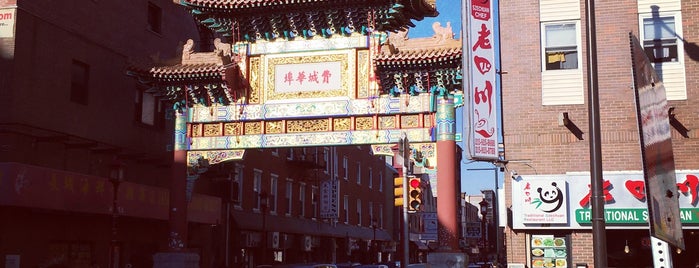 Chinatown Friendship Gate is one of สถานที่ที่ Rodrigo ถูกใจ.