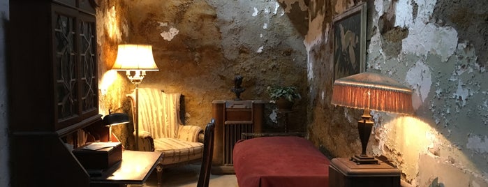 Al Capone's Cell is one of Locais curtidos por Rodrigo.