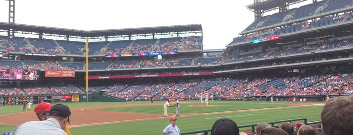 Citizens Bank Park is one of สถานที่ที่ Dale ถูกใจ.