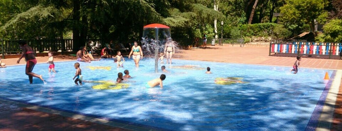 Piscina Municipal Francos Rodriguez is one of Tempat yang Disukai Marta.