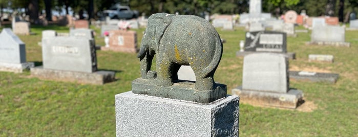 Showmen's Rest, Mt. Olivet Cemetery is one of OklaHOMEa Bucket List.