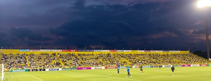 アウェイ側ゴール裏 is one of サッカースタジアム.