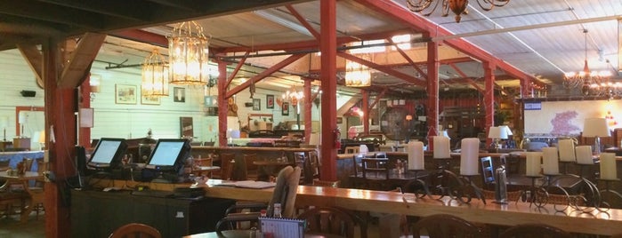 Furniture Warehouse Restaurant And Bar is one of Lugares favoritos de Enrique.