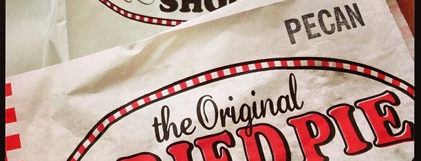 The Original Fried Pie Shop is one of Rebecca 님이 저장한 장소.