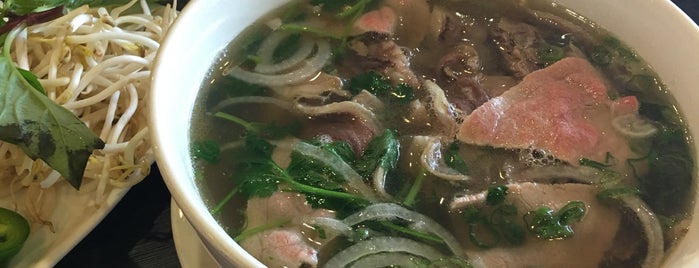 V Bistro : Vietnamese Noodle And Grill is one of Angelaさんのお気に入りスポット.