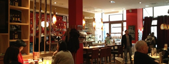 Café Central is one of Lugares favoritos de Helena.