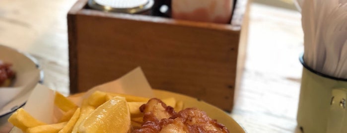 Lucky Fish & Chips is one of Adamさんのお気に入りスポット.