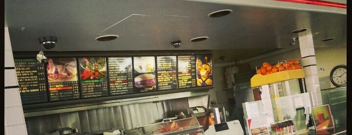 Astro Burger is one of Gespeicherte Orte von Justin.