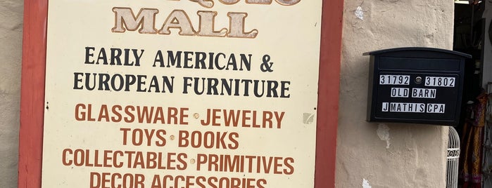 The Old Barn Antique Mall is one of Guide to San Juan Capistrano's best spots.