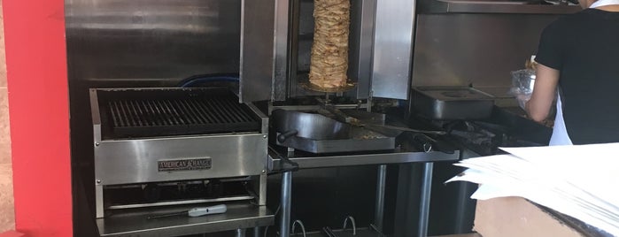 Nick's Famous Shawarma is one of Aurora Chill Spots.