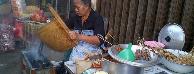 Pasar Peterongan is one of Traditional Market in Semarang.