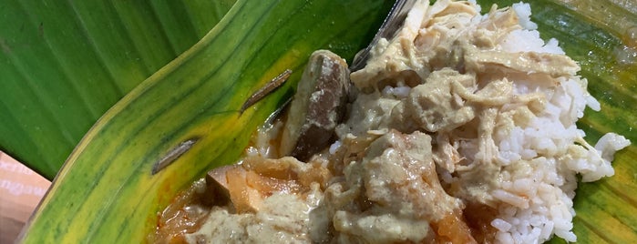 Nasi Ayam "Yu Nah" is one of Tempat Makan Yg Di Cari.