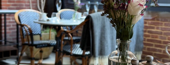 Dalloway Terrace is one of London Coffee & Cafes.