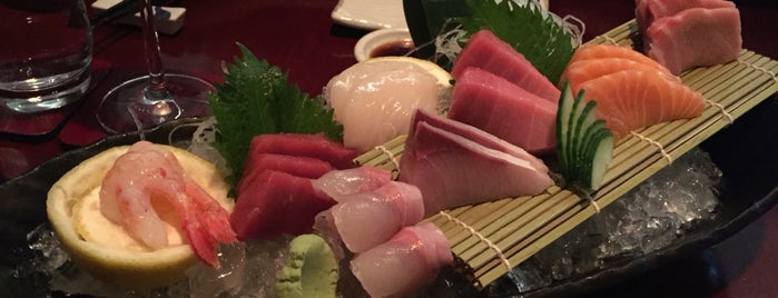 Tsukiji Sushi is one of Locais curtidos por Mela.