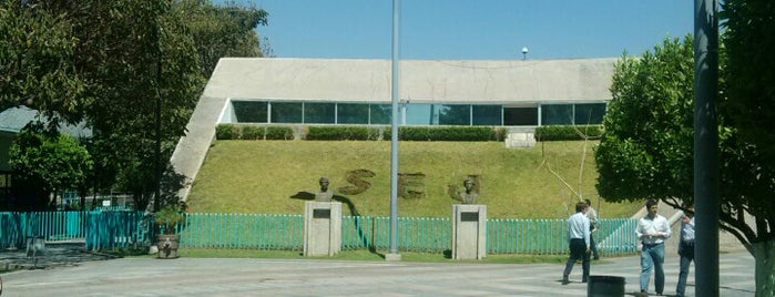 Secretaría de Educación Jalisco is one of Orte, die Jose antonio gefallen.