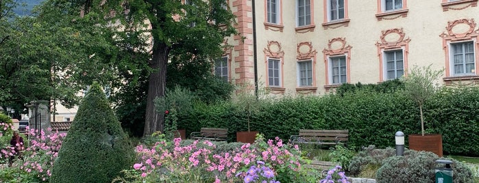 Hofgarten is one of Aleさんのお気に入りスポット.