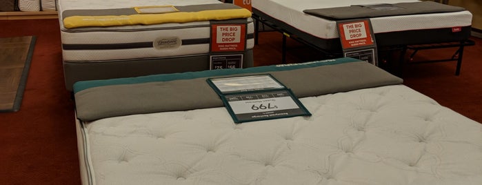 Mattress Firm is one of Ronさんのお気に入りスポット.