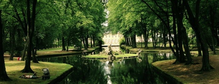 Hofgarten is one of Michael'in Kaydettiği Mekanlar.