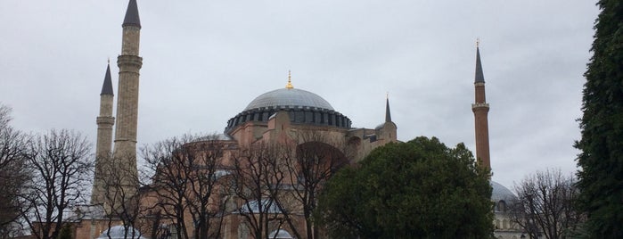 Sultanahmet Meydanı Süs Havuzu is one of สถานที่ที่ Elena ถูกใจ.