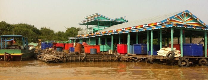 Tonle Sap Lake is one of Lugares favoritos de Elena.