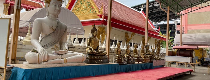 Wat Sriboonrueng is one of วันนี้ต้องรีดผ้าให้เสร็จก่อน3ทุ่มให้ได้.