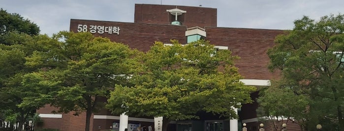 서울대학교 58동 SK경영관 (Seoul Nat'l University - SK Management System) is one of SNU.