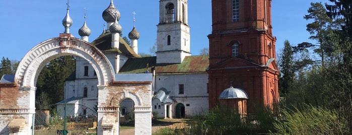Церковь Архангела Михаила что в бору is one of Трип 11.