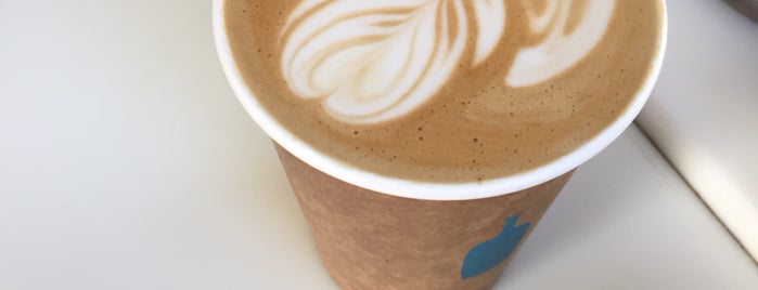 Blue Bottle Coffee is one of Monicaさんのお気に入りスポット.