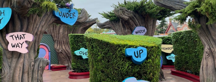 Alice's Curious Labyrinth is one of Disneyland for the Small Ones.