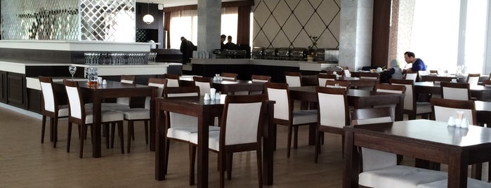 Panoramic restaurant "Ai-Petri" is one of Места которые стоит посетить.