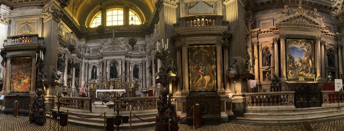 Cappella Del Tesoro Di San Gennaro is one of Tempat yang Disukai Mike.