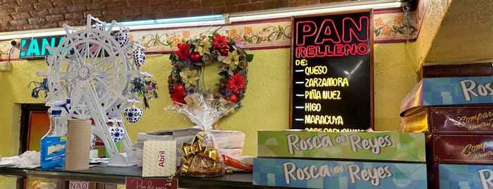 Panaderia Abril is one of สถานที่ที่บันทึกไว้ของ Kimmie.