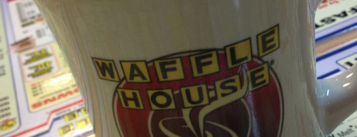 Waffle House is one of Tempat yang Disukai Monica.