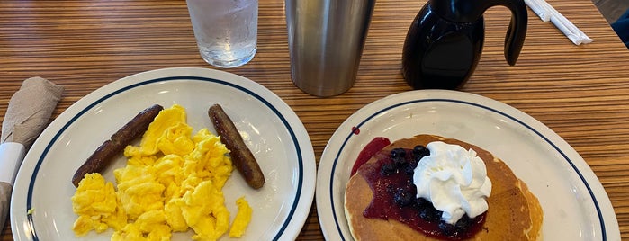 IHOP is one of Lugares favoritos de Joe.