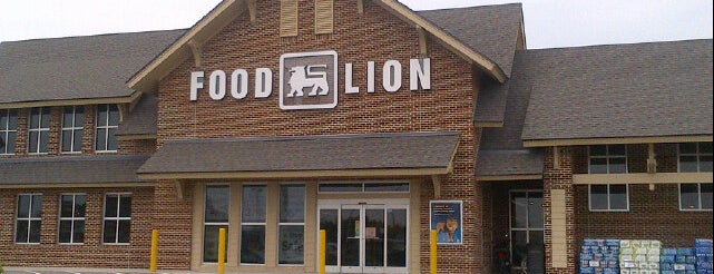 Food Lion is one of สถานที่ที่ Emma ถูกใจ.