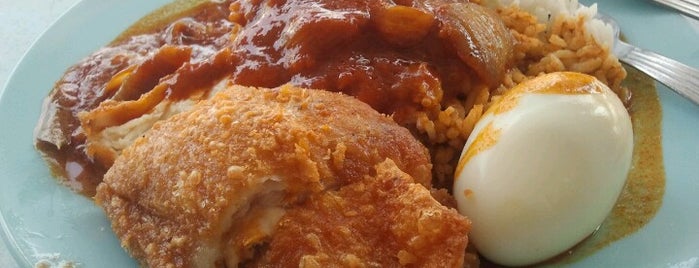 Lim Fried Chicken is one of Locais curtidos por WSL.