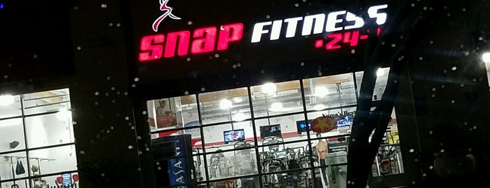 Snap Fitness Yuma is one of Reina's Saved Places.