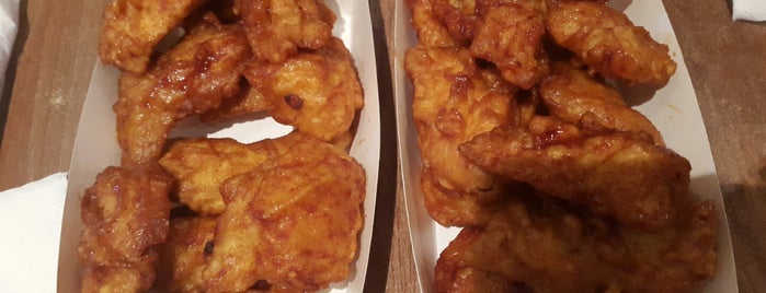 BonChon Chicken is one of Charlesさんのお気に入りスポット.