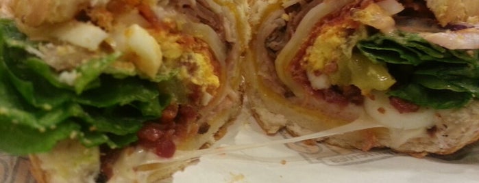 Which Wich? Superior Sandwiches is one of Jasonさんのお気に入りスポット.