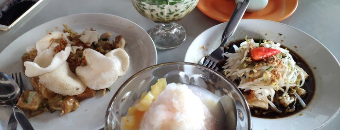 Pondol (Pondok Es Cendol) is one of Dessert Shop.