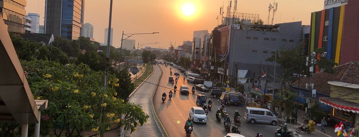 Halte TransJakarta Juanda is one of activity goes to campus.