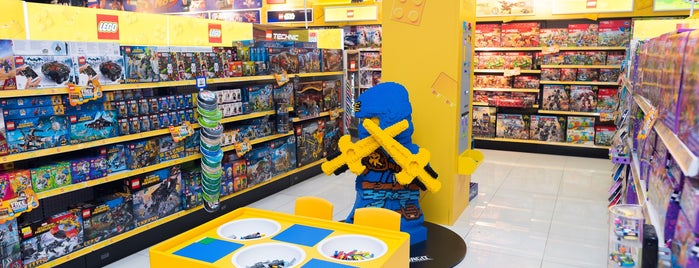 Toys"R"Us is one of le 4sq with Donald :].