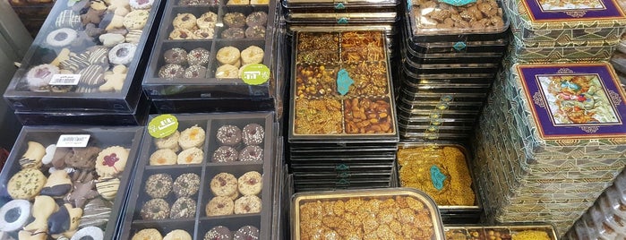 Natli Pastry Shop | قنادی ناتلی is one of Sama'nın Beğendiği Mekanlar.