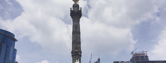 Monumento a la Independencia is one of Lugares favoritos de Claudia.